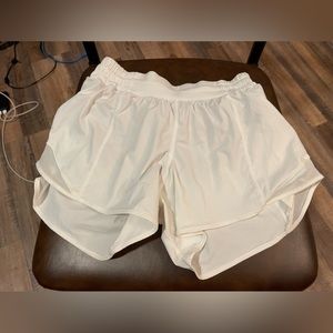White 4” lululemon hotty hots